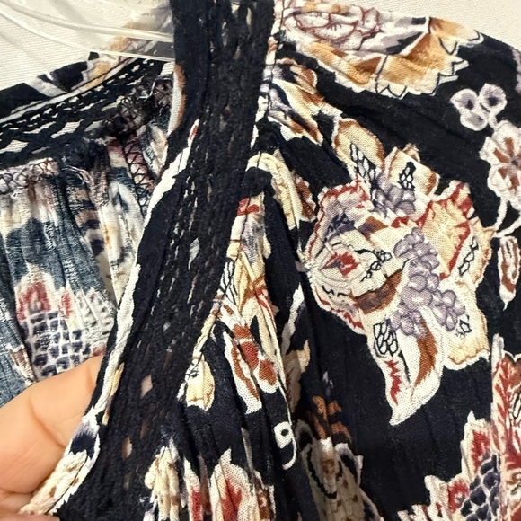 Rachel Zoe Blouse Boho V Neck Crochet Tunic Peasant Blouse Black Floral Size M - Picture 7 of 11